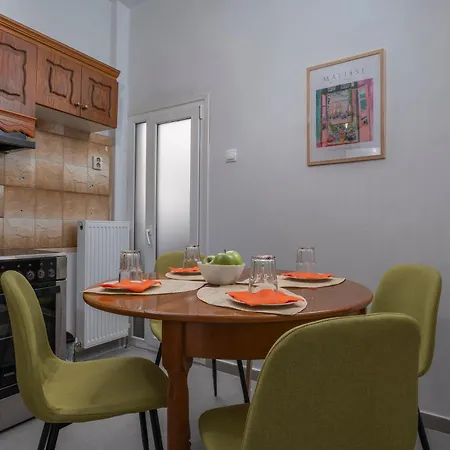Estia Apartment, Cozy, Spacious, Sunny, 2 Rooms-5 Beds * Salonicco