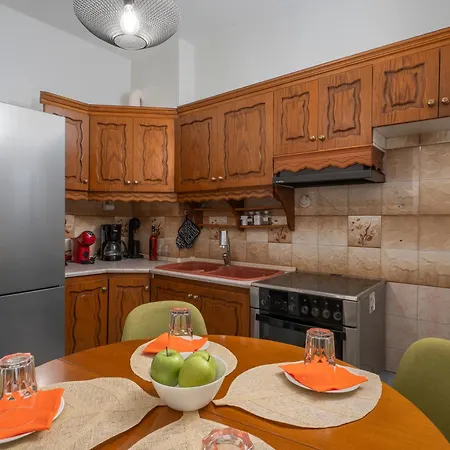 Apartmán Estia Apartment, Cozy, Spacious, Sunny, 2 Rooms-5 Beds