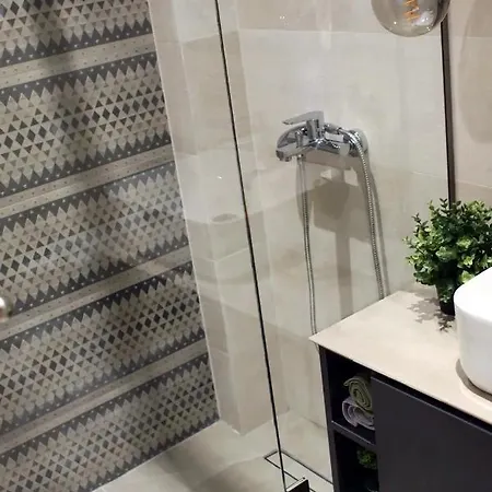 Estia Apartment, Cozy, Spacious, Sunny, 2 Rooms-5 Beds *