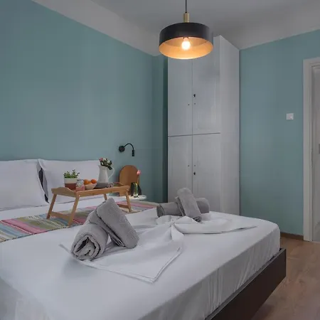 Estia Apartment, Cozy, Spacious, Sunny, 2 Rooms-5 Beds Apartment *