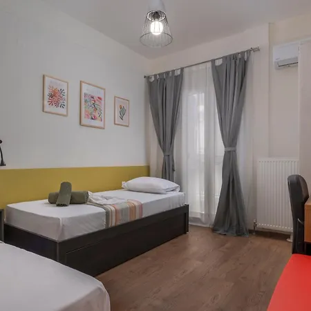 Estia Apartment, Cozy, Spacious, Sunny, 2 Rooms-5 Beds Apartment Thessaloniki