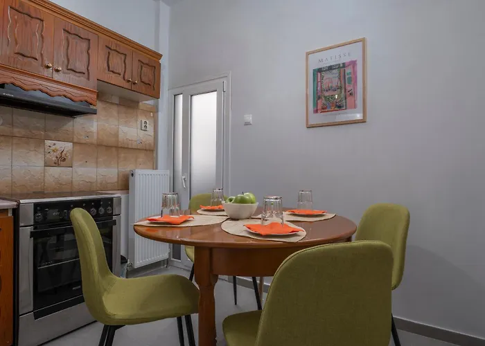 Estia Apartment, Cozy, Spacious, Sunny, 2 Rooms-5 Beds * סלוניקי